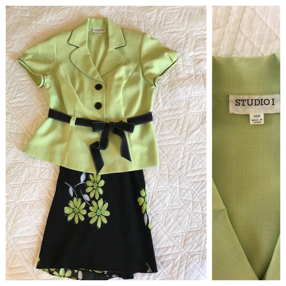 Studio 1 two piece. EUC perfect for spring.